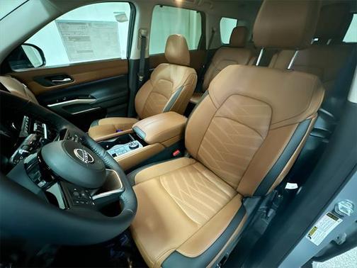 2025 Nissan Pathfinder Platinum 4WD