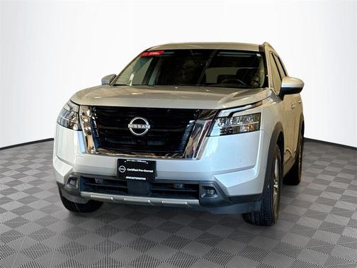 2022 Nissan Pathfinder SL 4WD