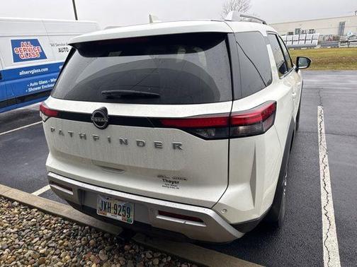 2022 Nissan Pathfinder SL 4WD