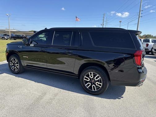 2024 GMC Yukon XL 4WD AT4