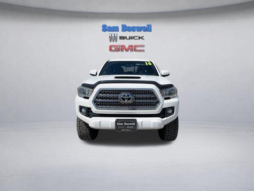 Super White 2016 Toyota Tacoma TRD Sport