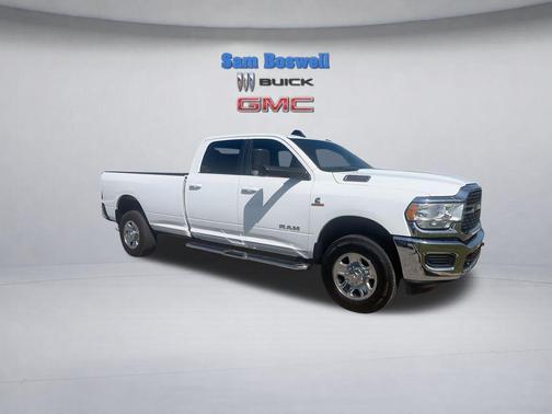 Bright White Clearcoat 2022 RAM 2500 Big Horn Crew Cab 4x4 8' Box
