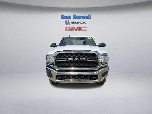 Bright White Clearcoat 2022 RAM 2500 Big Horn Crew Cab 4x4 8' Box