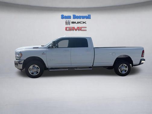 Bright White Clearcoat 2022 RAM 2500 Big Horn Crew Cab 4x4 8' Box
