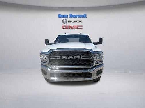 Bright White Clearcoat 2022 RAM 2500 Big Horn Crew Cab 4x4 8' Box