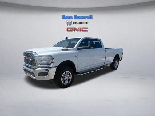 Bright White Clearcoat 2022 RAM 2500 Big Horn Crew Cab 4x4 8' Box
