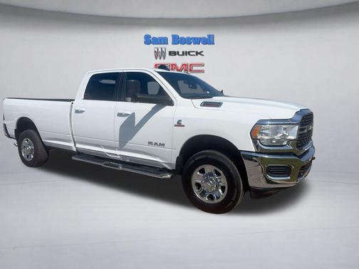 Bright White Clearcoat 2022 RAM 2500 Big Horn Crew Cab 4x4 8' Box