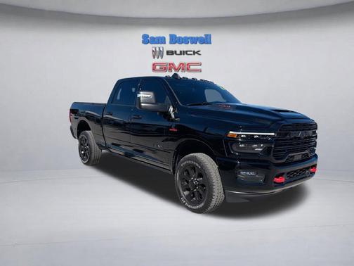 Diamond Black Crystal Pearlcoat 2025 RAM 3500 Laramie Crew Cab 4x4 6'4' Box
