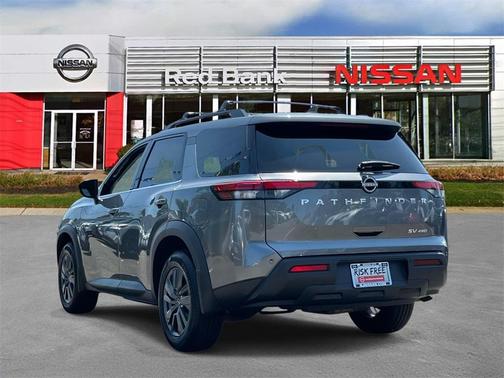 2022 Nissan Pathfinder SV