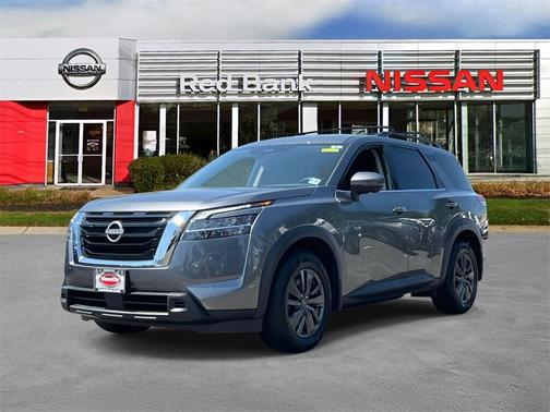 2022 Nissan Pathfinder SV