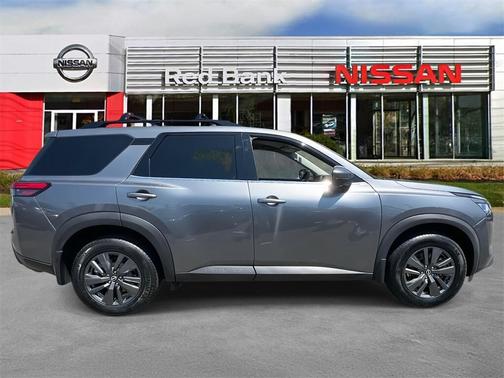 2022 Nissan Pathfinder SV