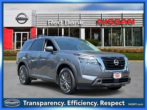 2022 Nissan Pathfinder SV
