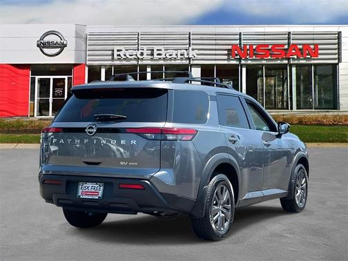 2022 Nissan Pathfinder SV