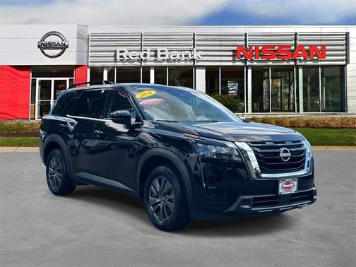 2024 Nissan Pathfinder SV