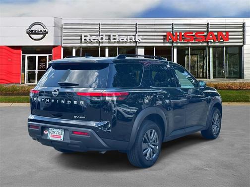 2024 Nissan Pathfinder SV