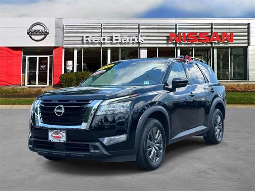 2024 Nissan Pathfinder SV