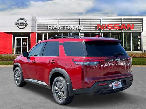 2025 Nissan Pathfinder SV