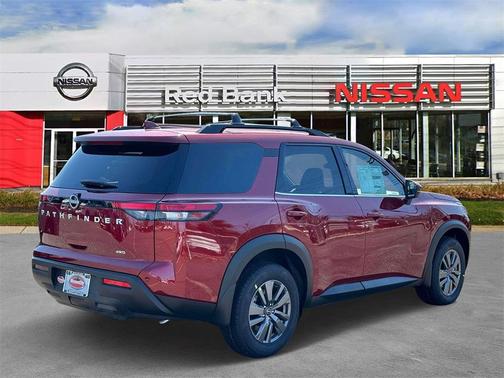 2025 Nissan Pathfinder SV