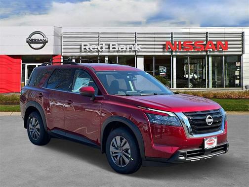 2025 Nissan Pathfinder SV