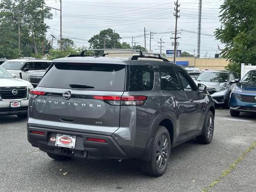 2025 Nissan Pathfinder SV