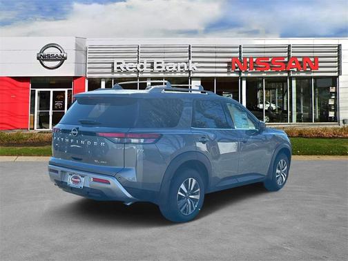 2025 Nissan Pathfinder SL