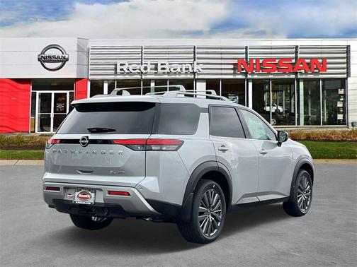 2025 Nissan Pathfinder SL