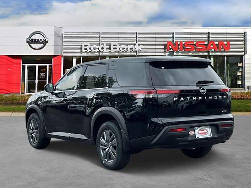 2025 Nissan Pathfinder S