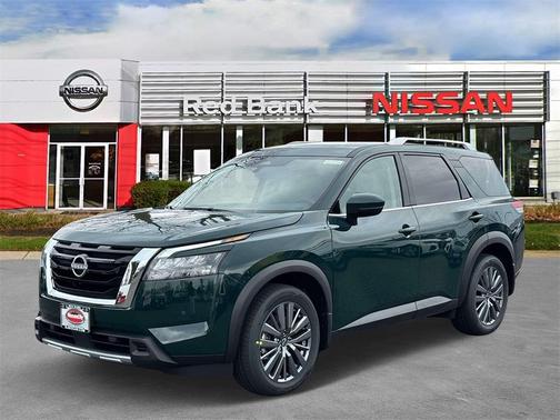 2025 Nissan Pathfinder SL
