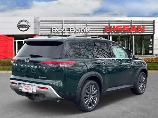 2025 Nissan Pathfinder SL