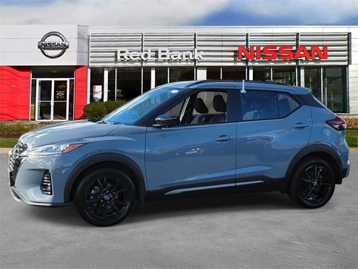 2023 Nissan Kicks SR