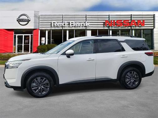 2024 Nissan Pathfinder SV