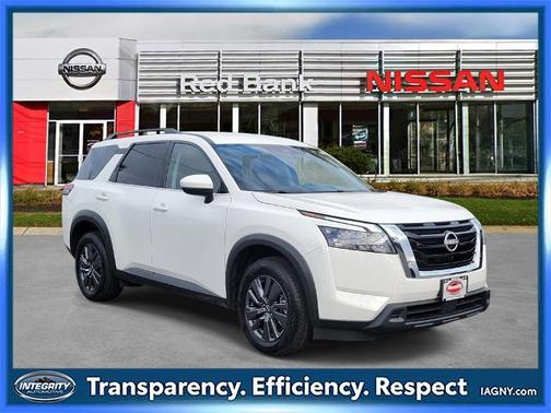 2024 Nissan Pathfinder SV