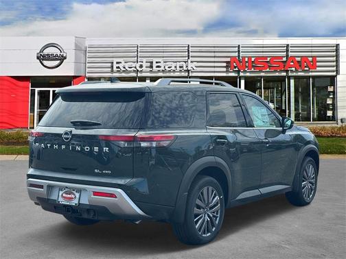 2025 Nissan Pathfinder SL