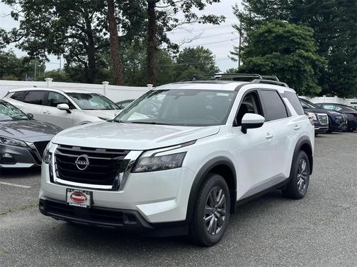 2025 Nissan Pathfinder SV