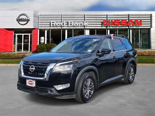 2024 Nissan Pathfinder SV