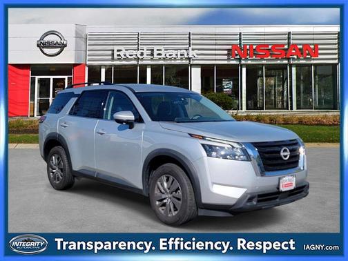 Brilliant Silver Metallic 2024 Nissan Pathfinder SV