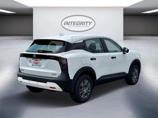 2025 Nissan Kicks S