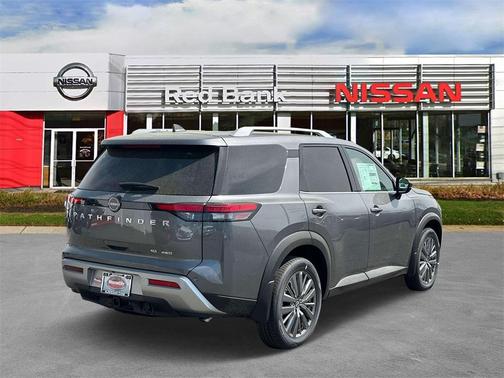 2025 Nissan Pathfinder SL