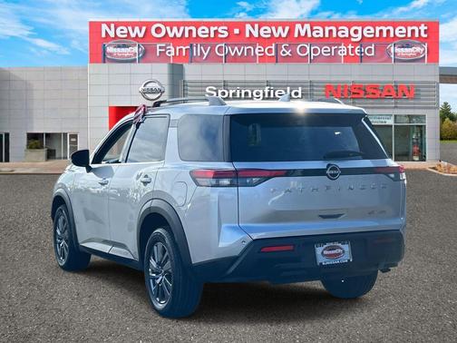Brilliant Silver Metallic 2024 Nissan Pathfinder SV