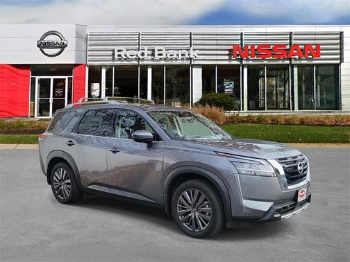 2024 Nissan Pathfinder SL