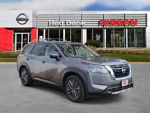 2024 Nissan Pathfinder SL