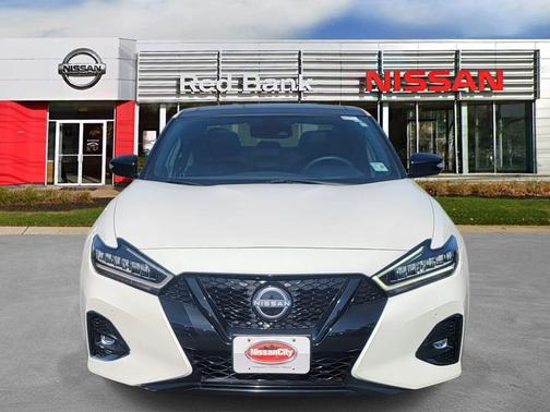 White 2023 Nissan Maxima SR