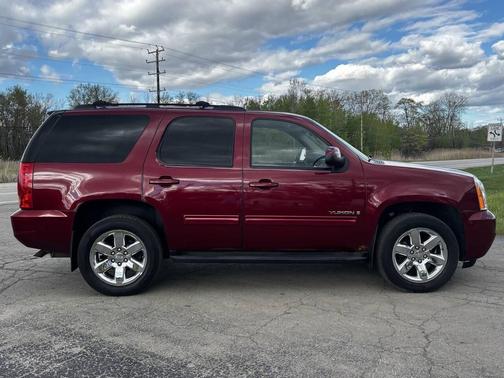 Red 2009 GMC Yukon SLE