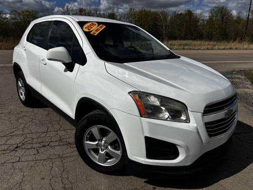 White 2016 Chevrolet Trax LS