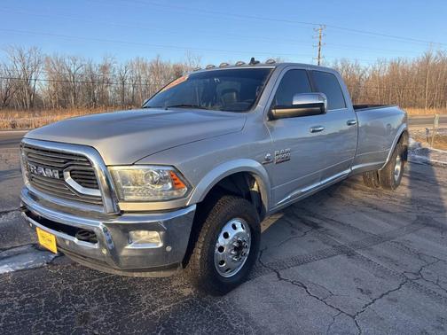 2018 RAM 3500 Laramie Limited 4x4 4dr Crew Cab 8 ft. LB DRW Pickup