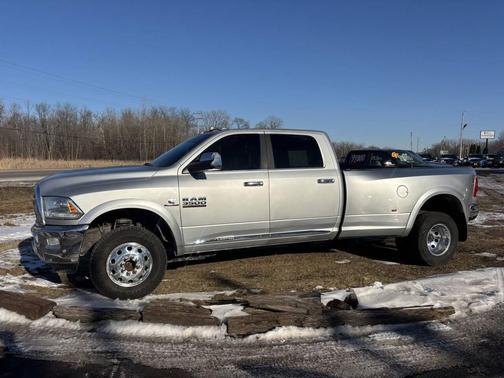 2018 RAM 3500 Laramie Limited 4x4 4dr Crew Cab 8 ft. LB DRW Pickup