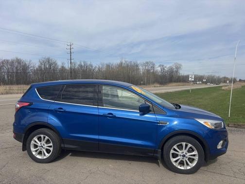 Blue 2017 Ford Escape SE