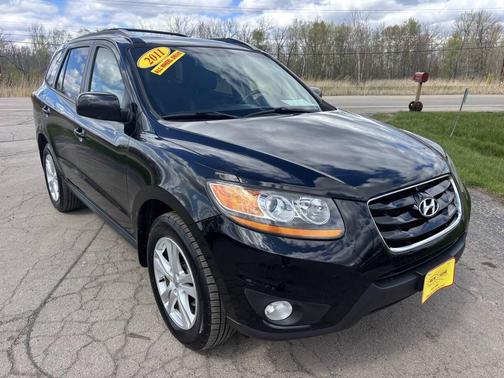 Black 2011 Hyundai SANTA FE SE
