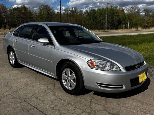 Silver 2009 Chevrolet Impala LT