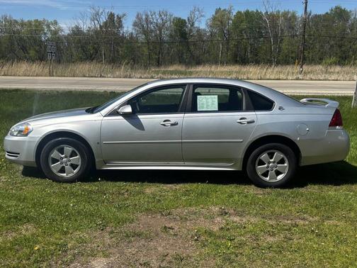 Silver 2009 Chevrolet Impala LT